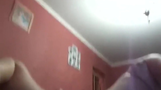 Жена лижет член языком и ебется в анал